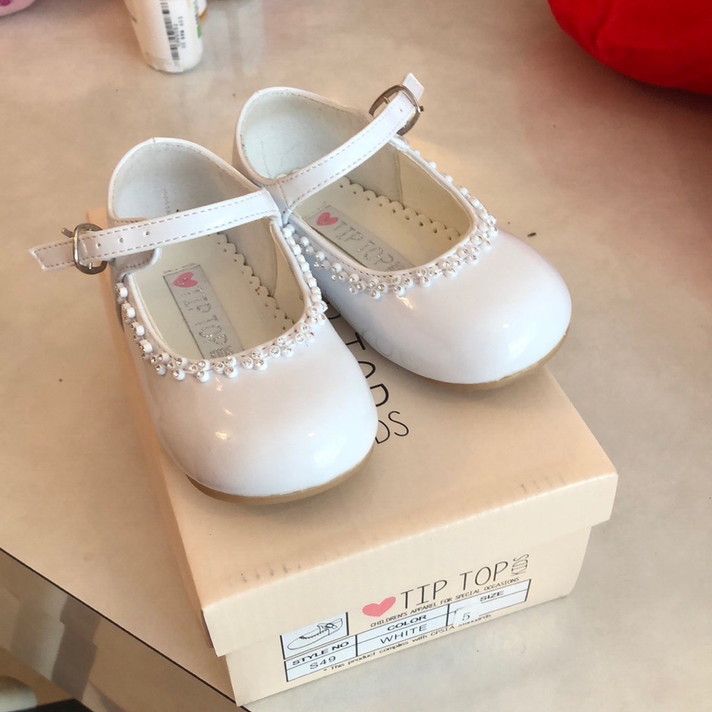 Baby girl white fancy shoes !